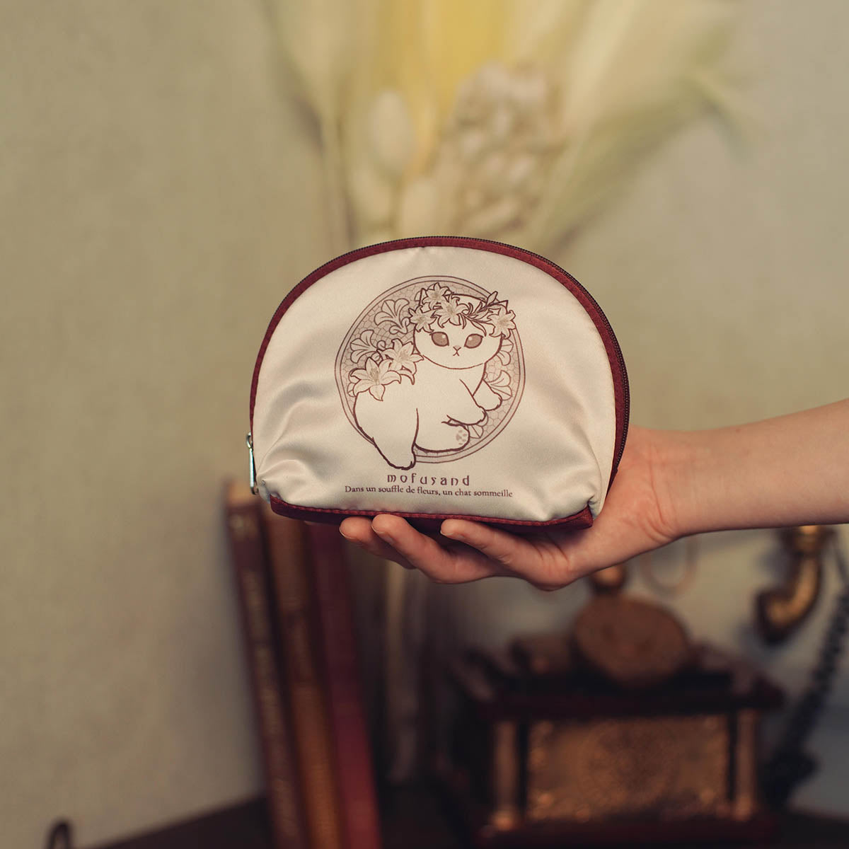 Estuche mofusand estilo Art Nouveau, lirios rosa empolvado