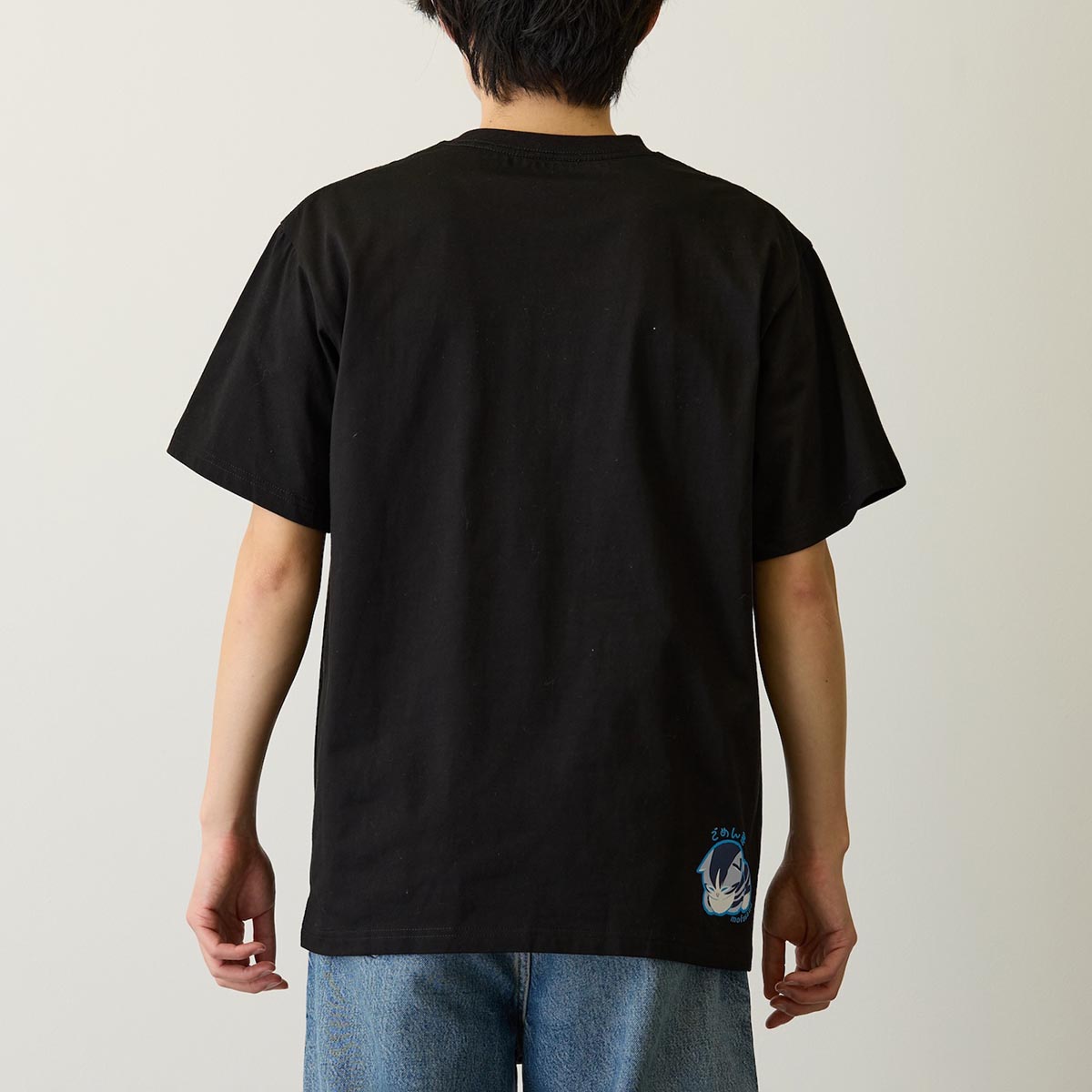 Polera negra mofusand: gato amante del papel higiénico