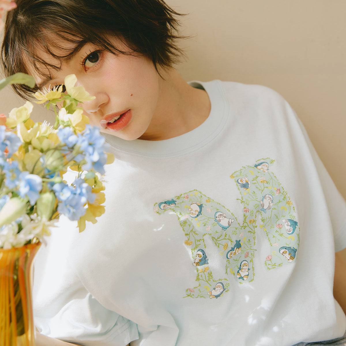 Polera botánica azul pálido mofusand × Hibiya Kadan