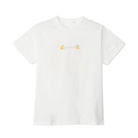 Polera blanca Mofusand x Hibiya Kadan con caléndulas