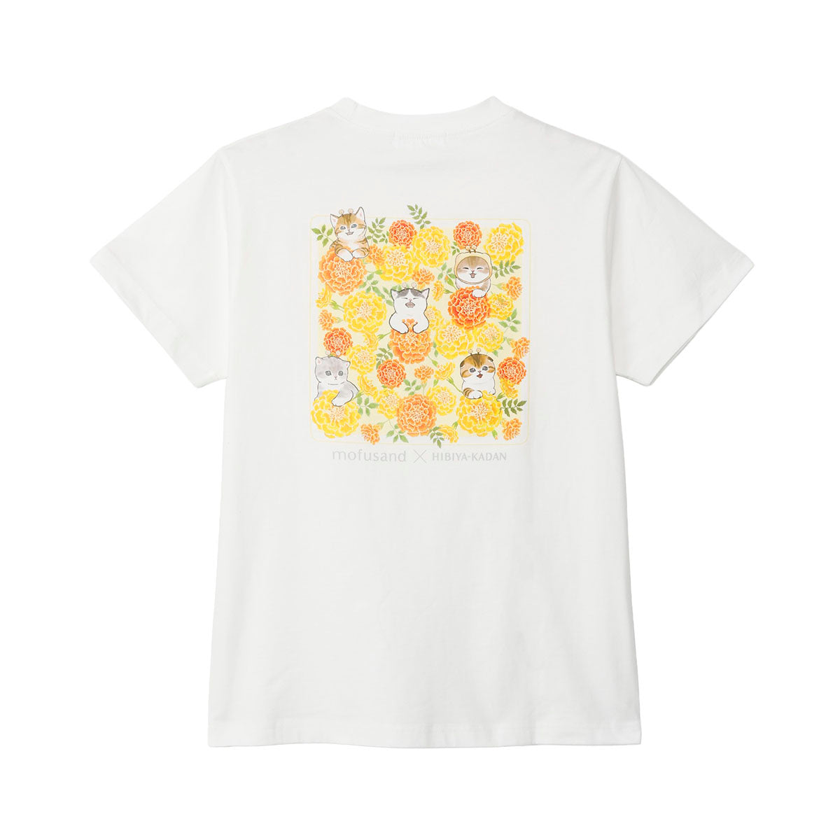 Polera blanca Mofusand x Hibiya Kadan con caléndulas