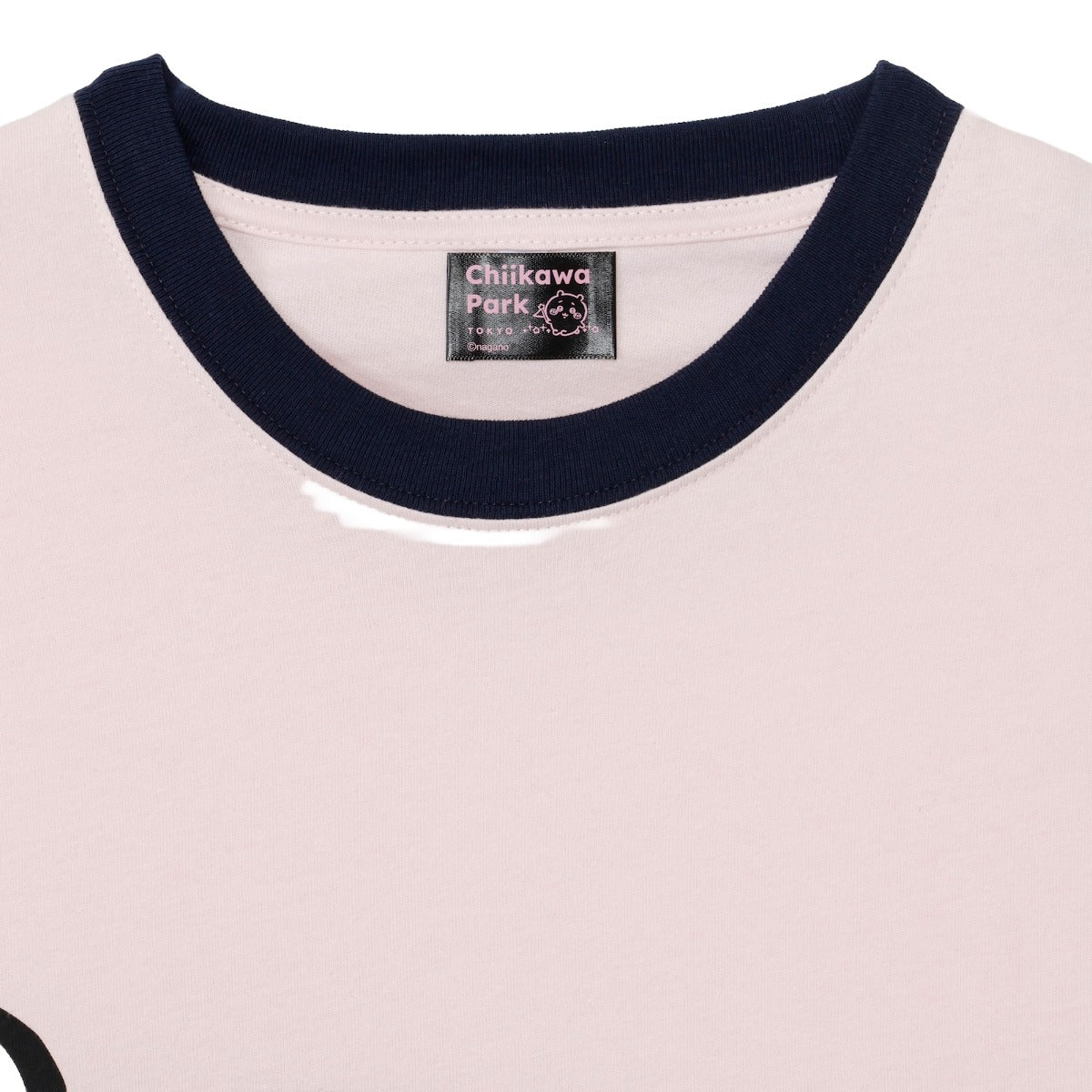 Polera rosada Chiikawa Park con personaje grande