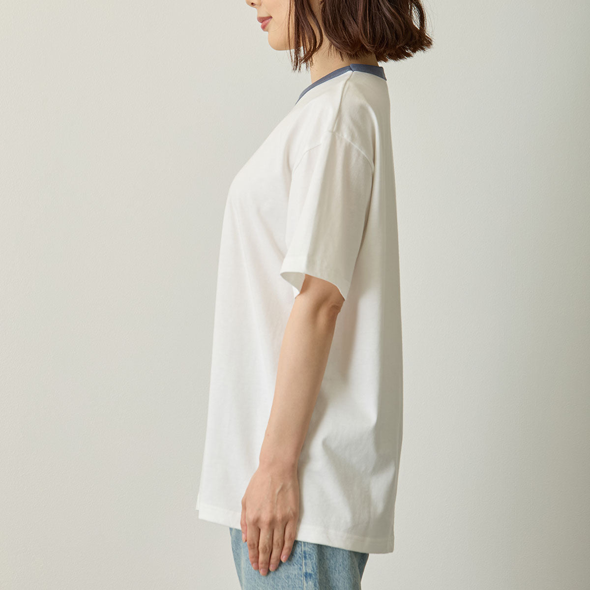 Polera blanca Mofusand con soda de melón