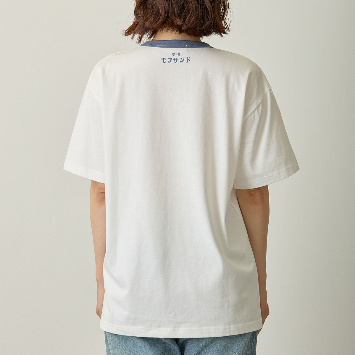 Polera blanca Mofusand con soda de melón