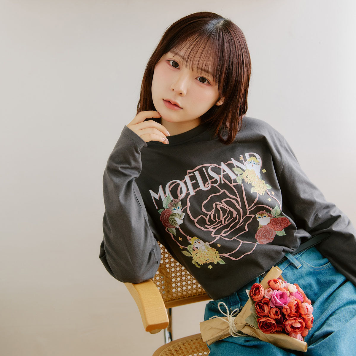 Polera manga larga mofusand x Hibiya Kadan con rosas