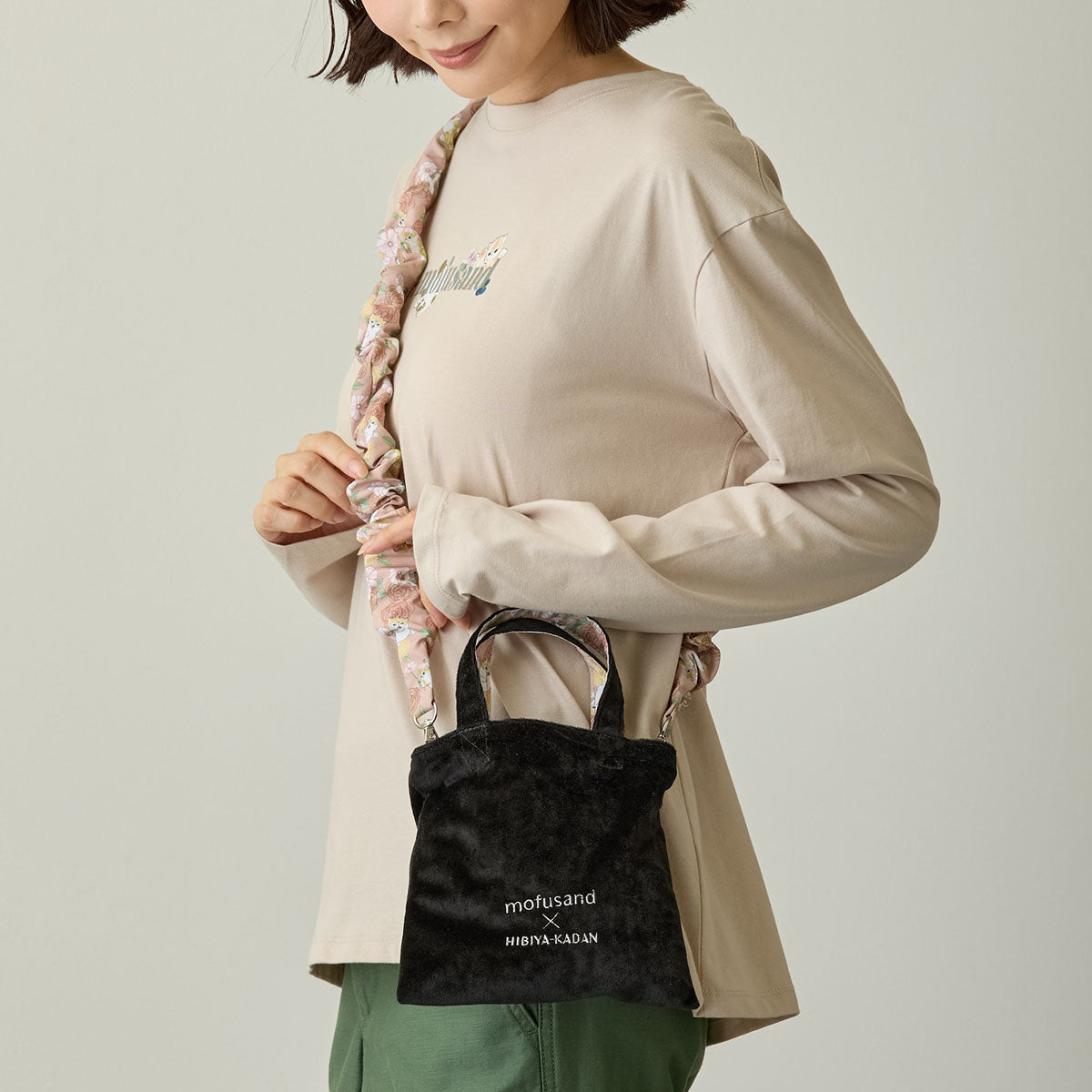 Mini bolso mofusand x Hibiya Kadan con rosas