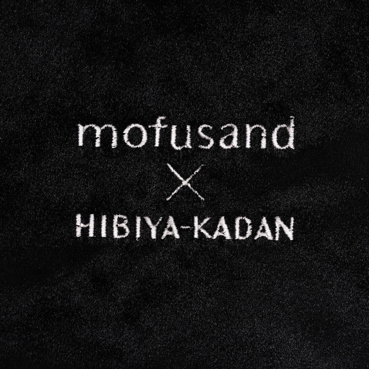 Mini bolso mofusand x Hibiya Kadan con rosas