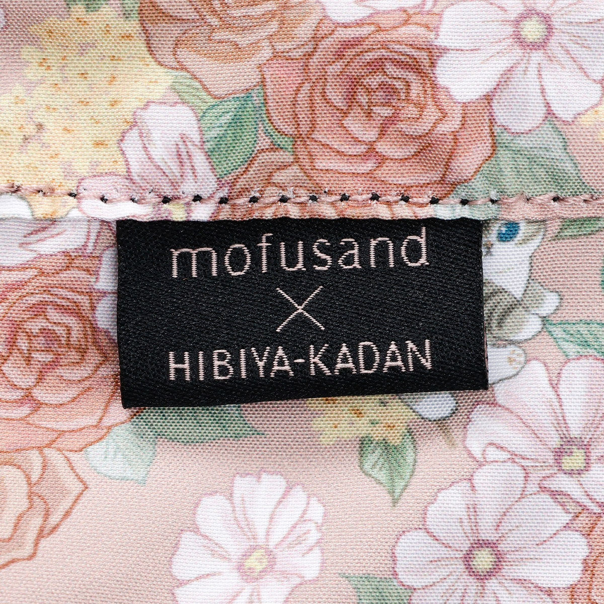 Mini bolso mofusand x Hibiya Kadan con rosas