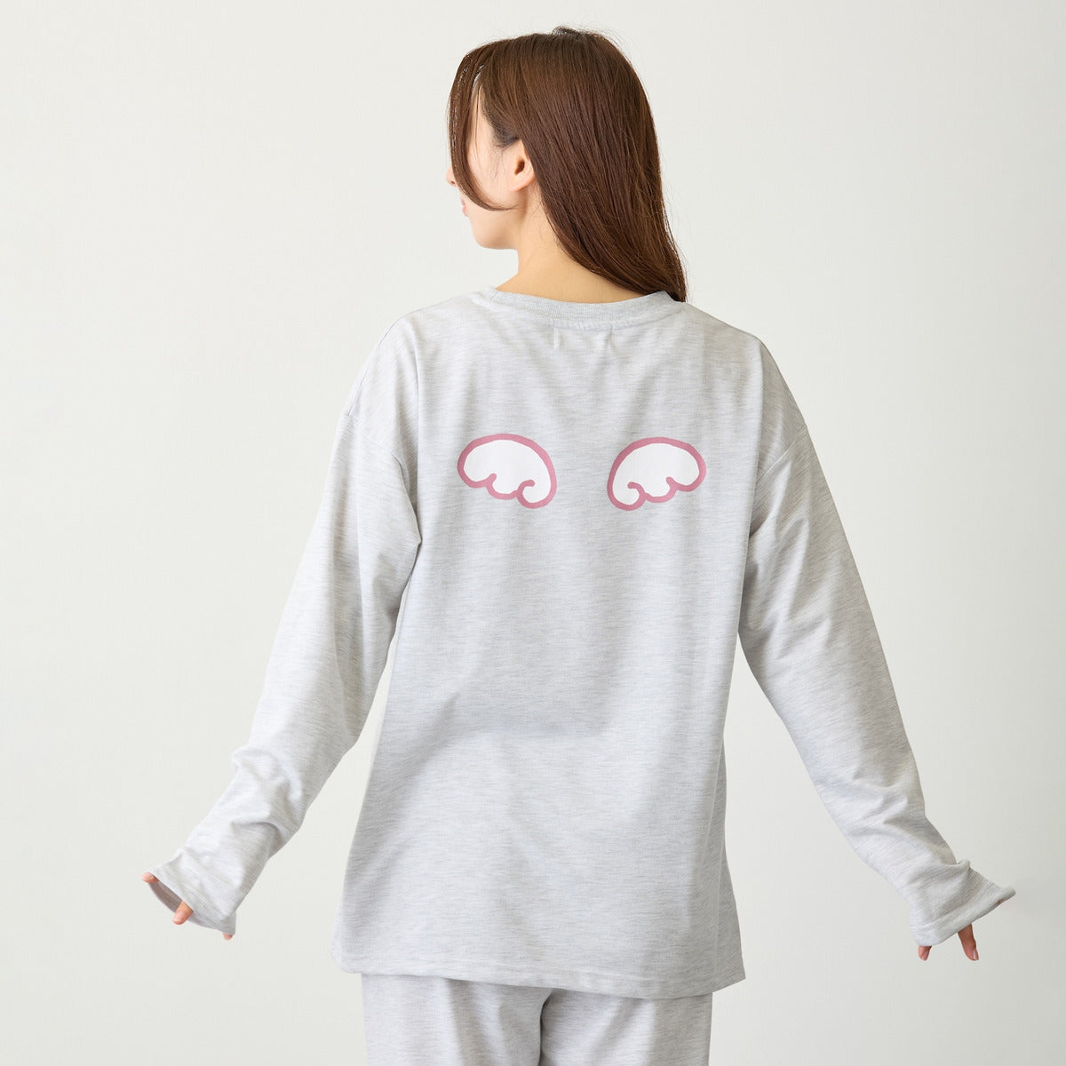 Pijama Chiikawa Ángel gris jaspeado