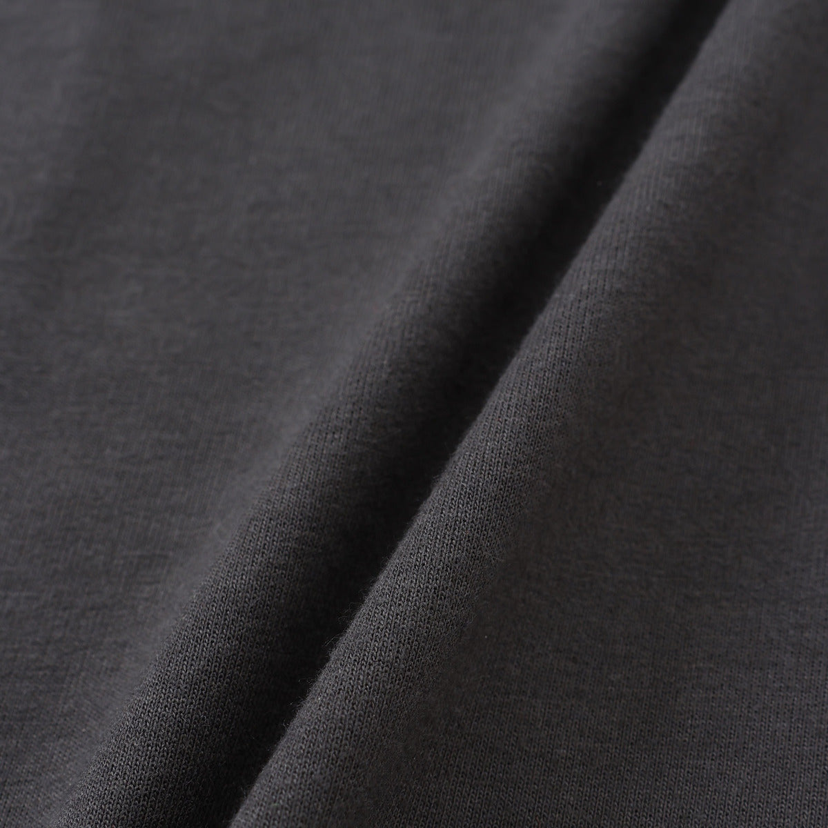 Pijama Chiikawa de demonios, gris carbón