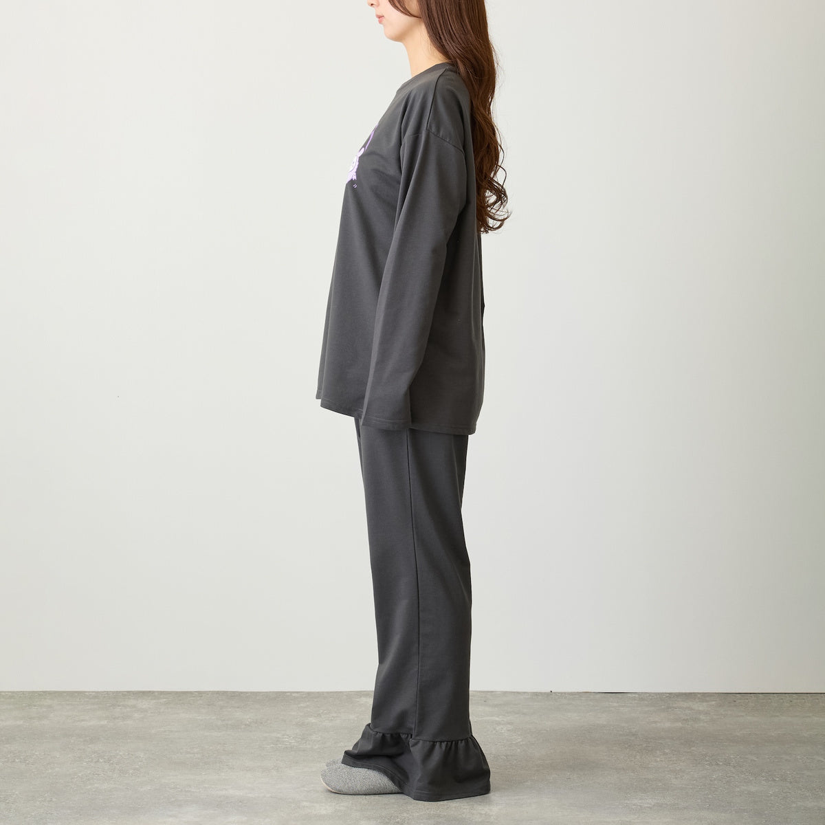 Pijama Chiikawa de demonios, gris carbón
