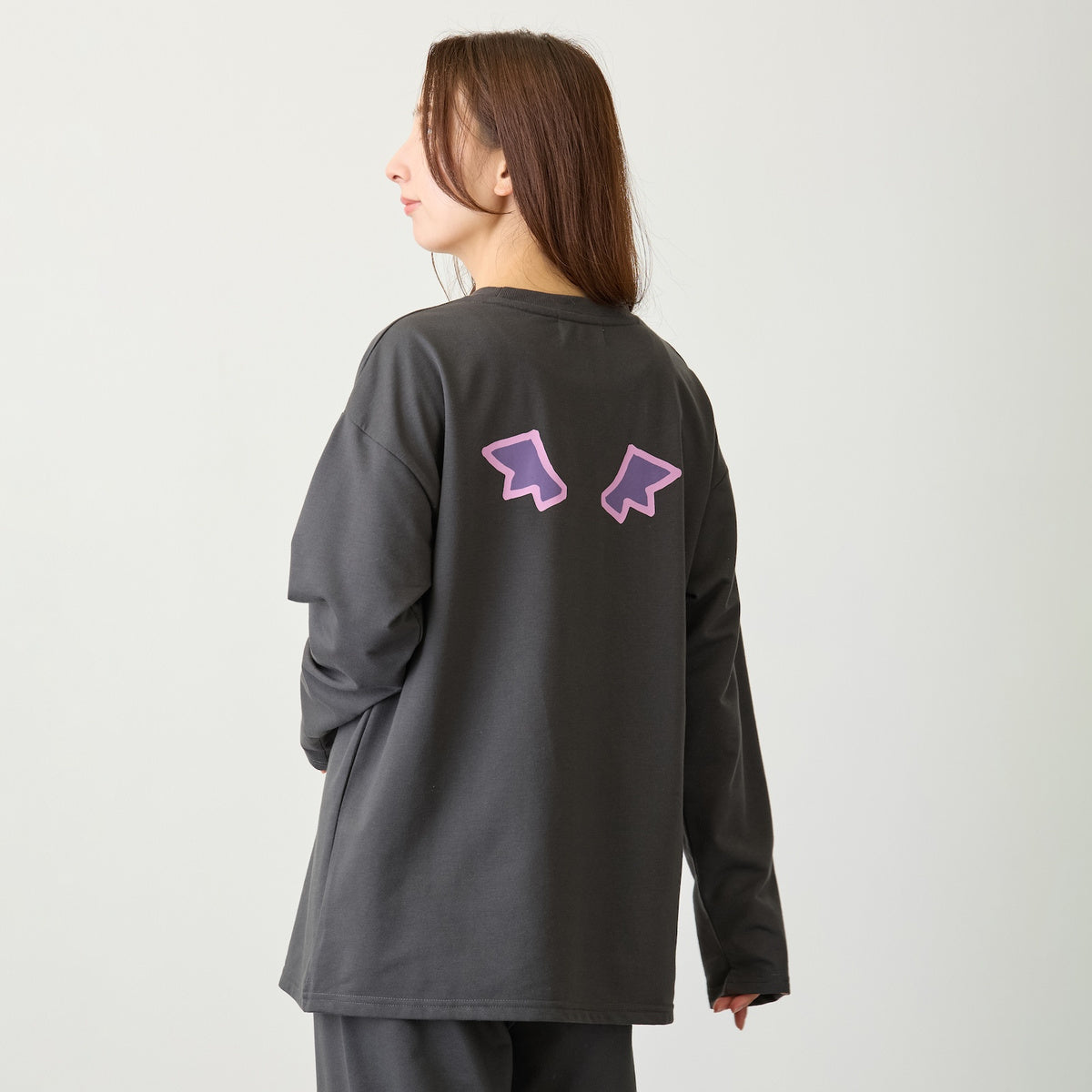 Pijama Chiikawa de demonios, gris carbón