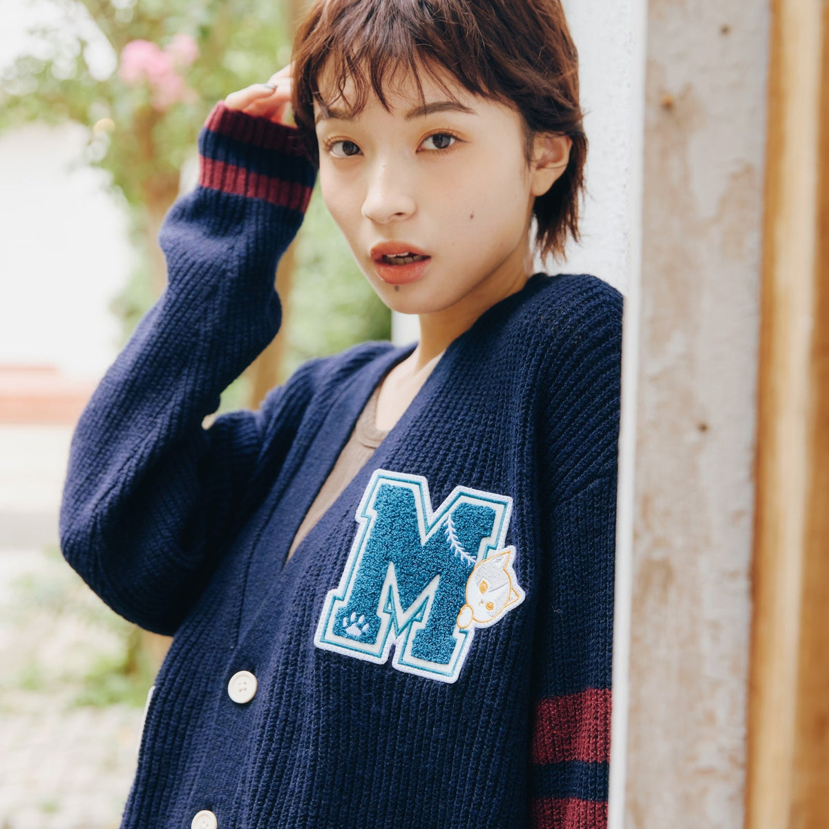 Cardigan tejido Mofusand azul marino, estilo lanzador
