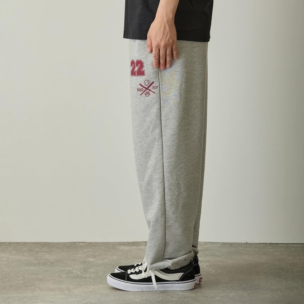 Pantalón de buzo Mofusand ¡Buen batazo, miau! gris jaspeado
