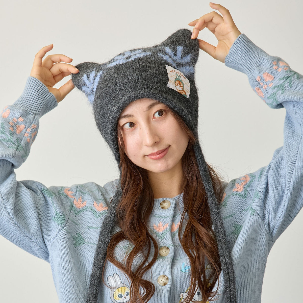 Gorro tejido mofusand NORDIC con orejas de gato, carbón