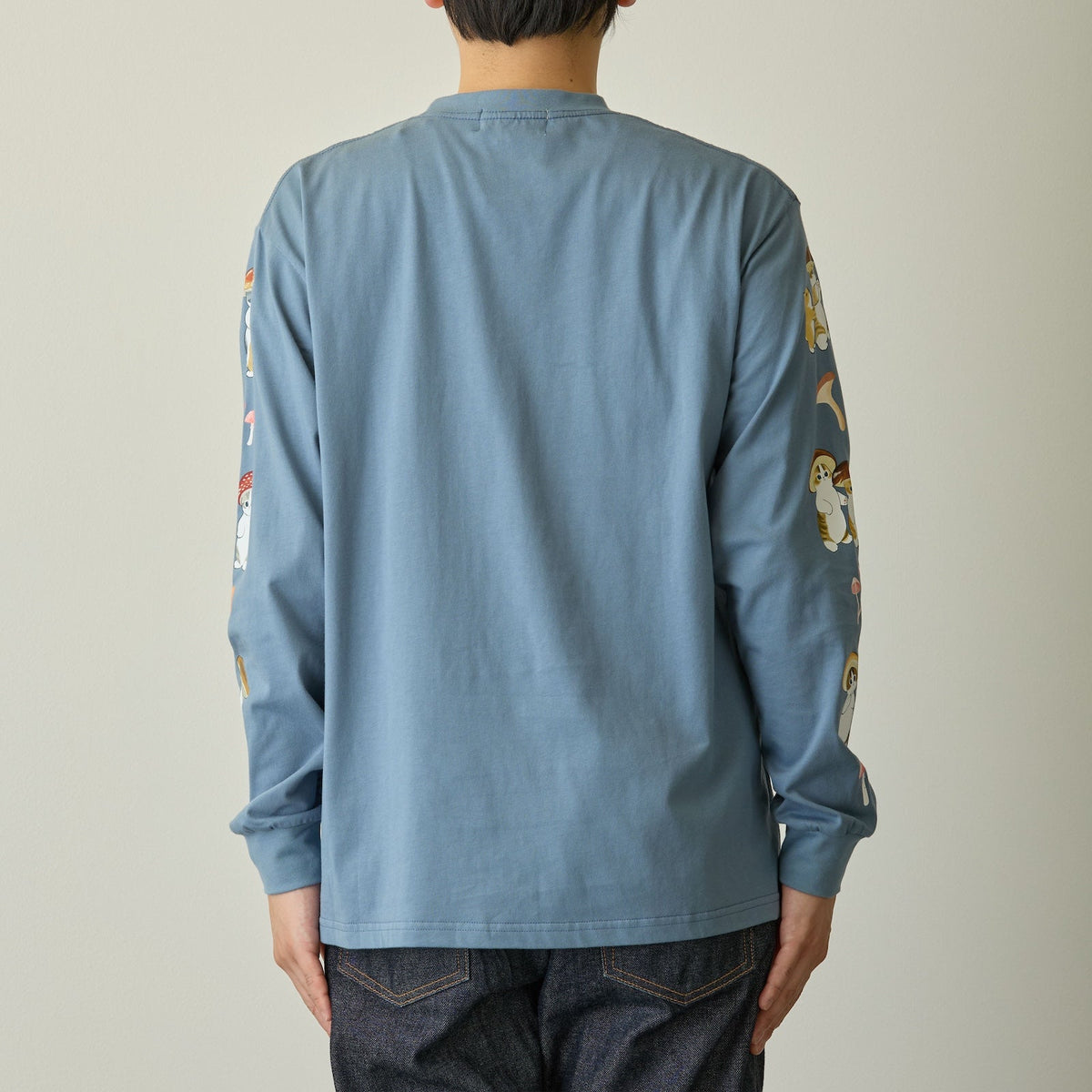 Polera manga larga mofusand Woodlands Mushroom azul celeste