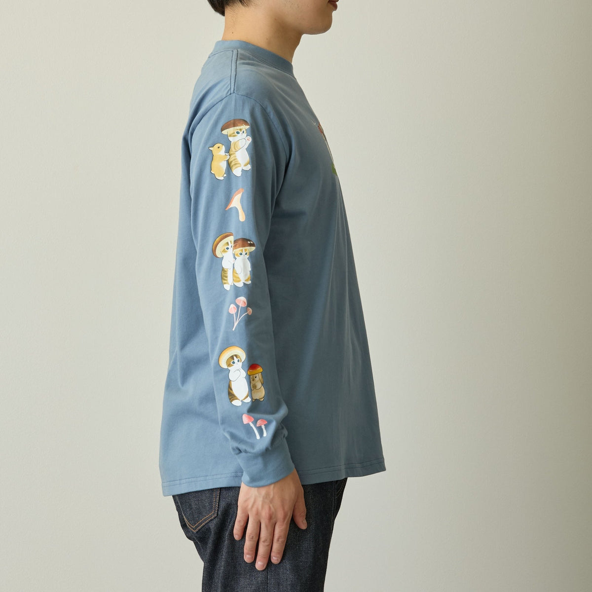 Polera manga larga mofusand Woodlands Mushroom azul celeste