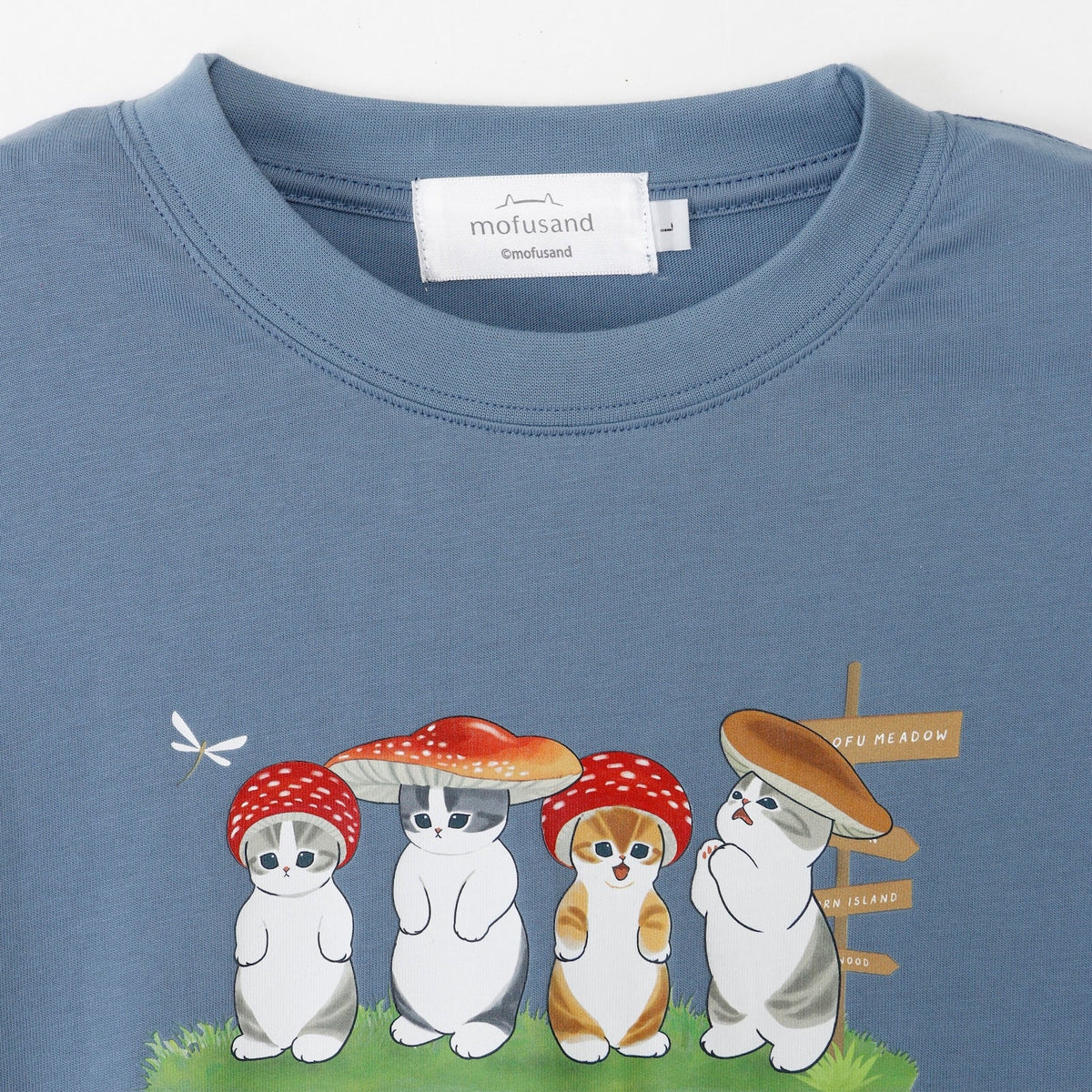 Polera manga larga mofusand Woodlands Mushroom azul celeste