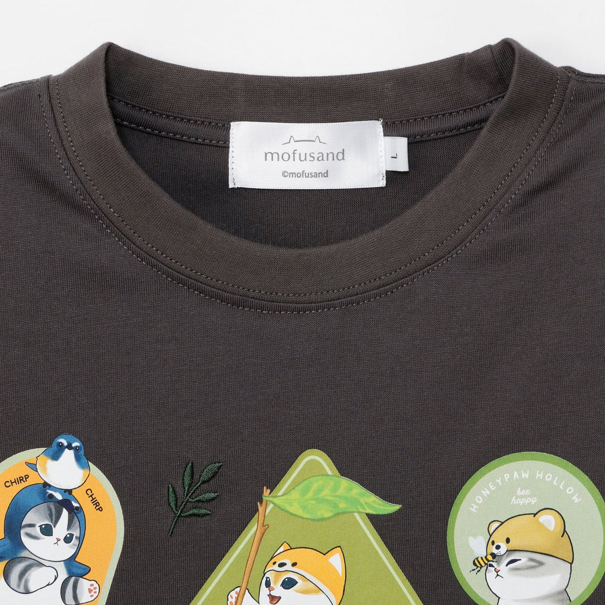 Polera mofusand WOODLANDS con diseño de stickers