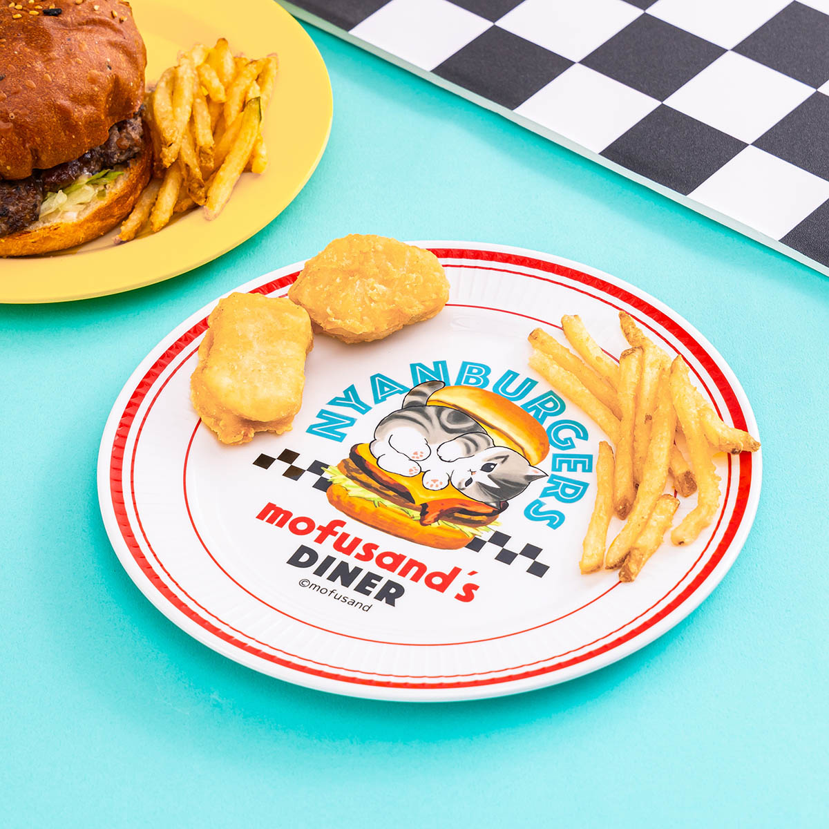 Plato de melamina Mofusand con hamburguesa gatuna
