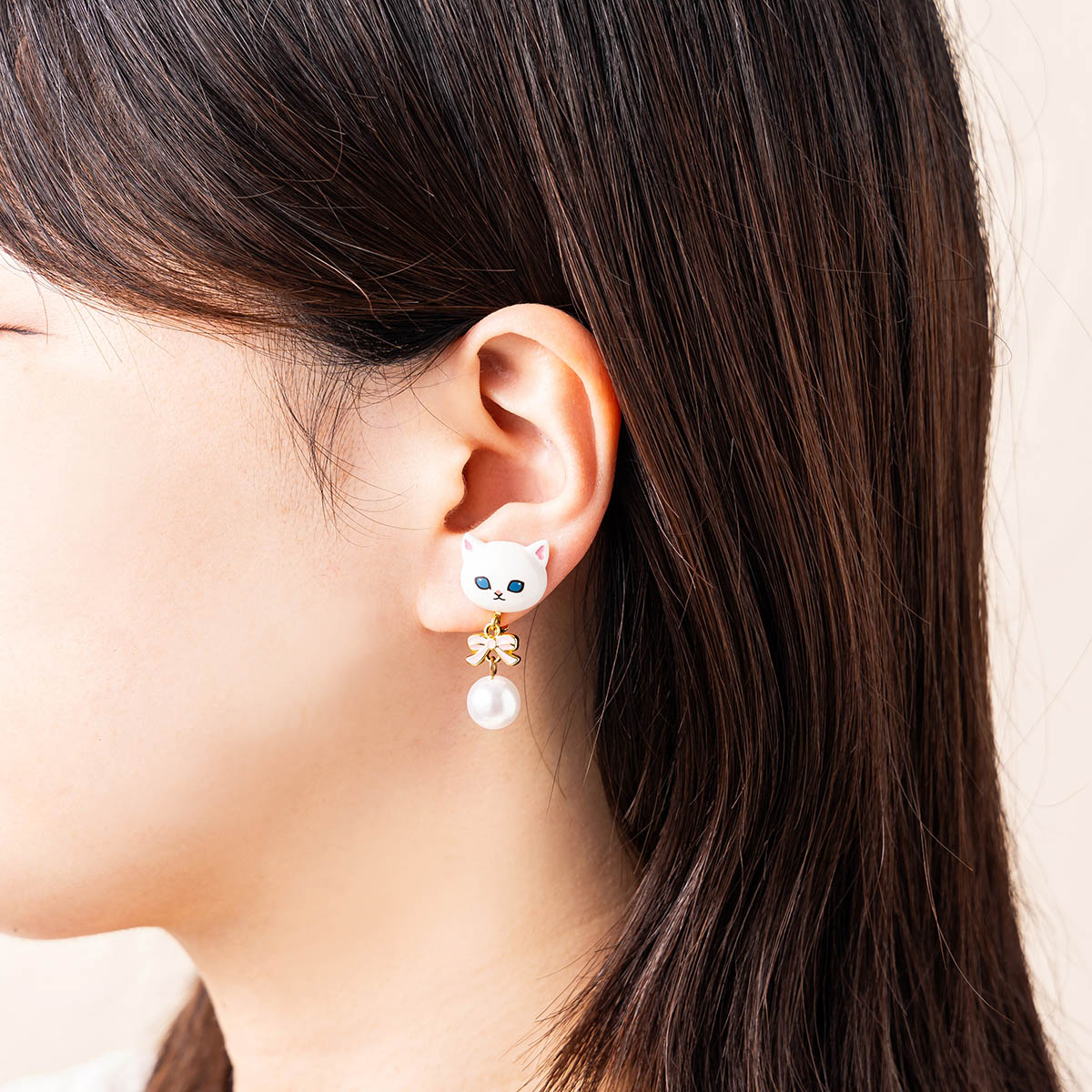 Aros Mofusand con lazo y perla blancos