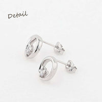 Aros asimétricos de Mickey y Minnie en plata con baño de rodio