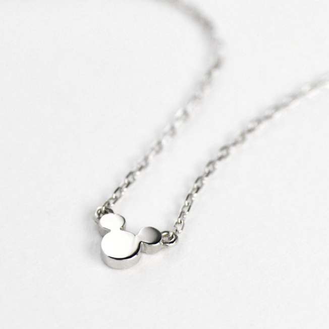 Collar con colgante de Mickey Mouse en platino y diamante