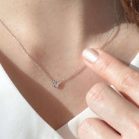 Collar con colgante de Mickey Mouse en platino y diamante