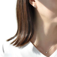 Collar con colgante de Mickey Mouse en platino y diamante