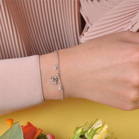 Pulsera de plata rodiada de Mickey Mouse con flores