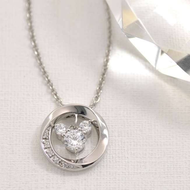 Collar de plata con baño de rodio de Mickey Mouse