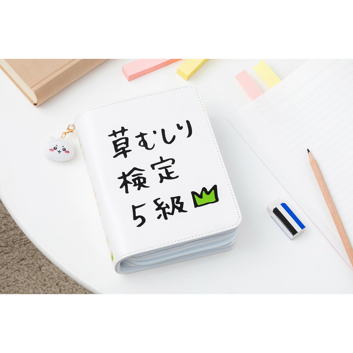 Estuche tipo libro de Chiikawa