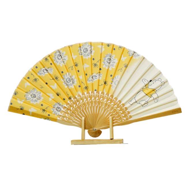 Abanico de Winnie the Pooh con flores y abejas