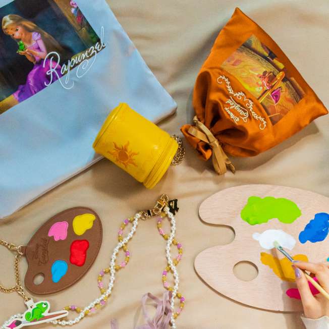 Estuche con cordón de Rapunzel y Pascal - Enredados