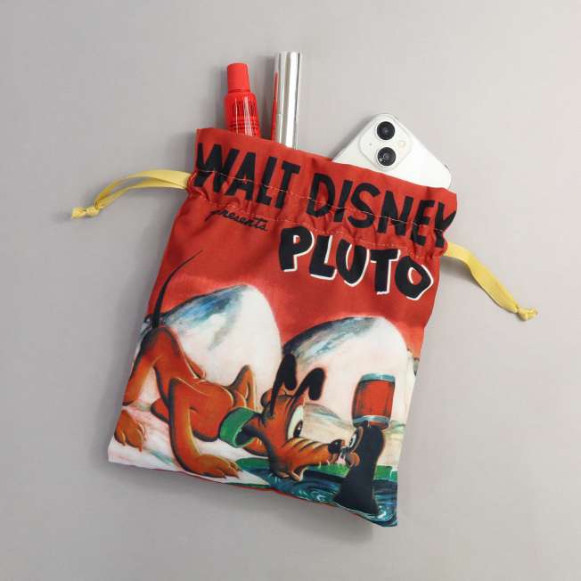 Estuche con cordón de Pluto y arte de póster