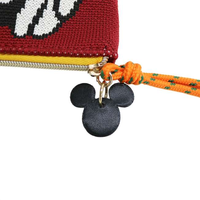 Estuche tejido de Mickey Mouse y sus amigos