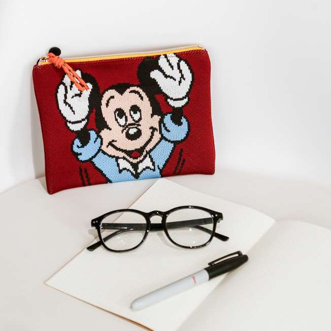 Estuche tejido de Mickey Mouse y sus amigos