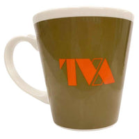 Taza de Loki temporada 2 con logo de la TVA