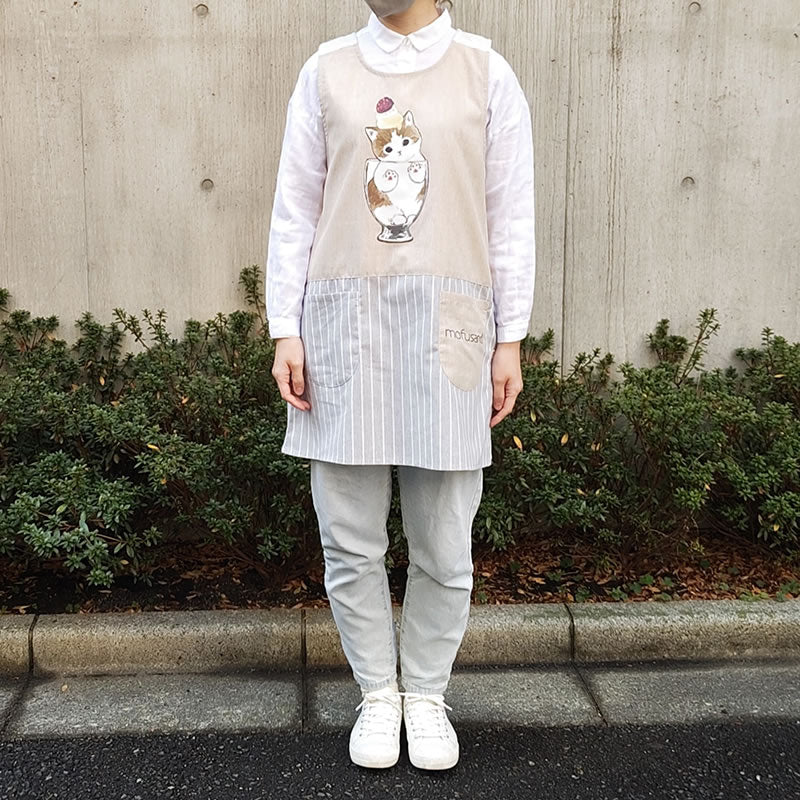 Delantal Mofusand gris con gatito parfait