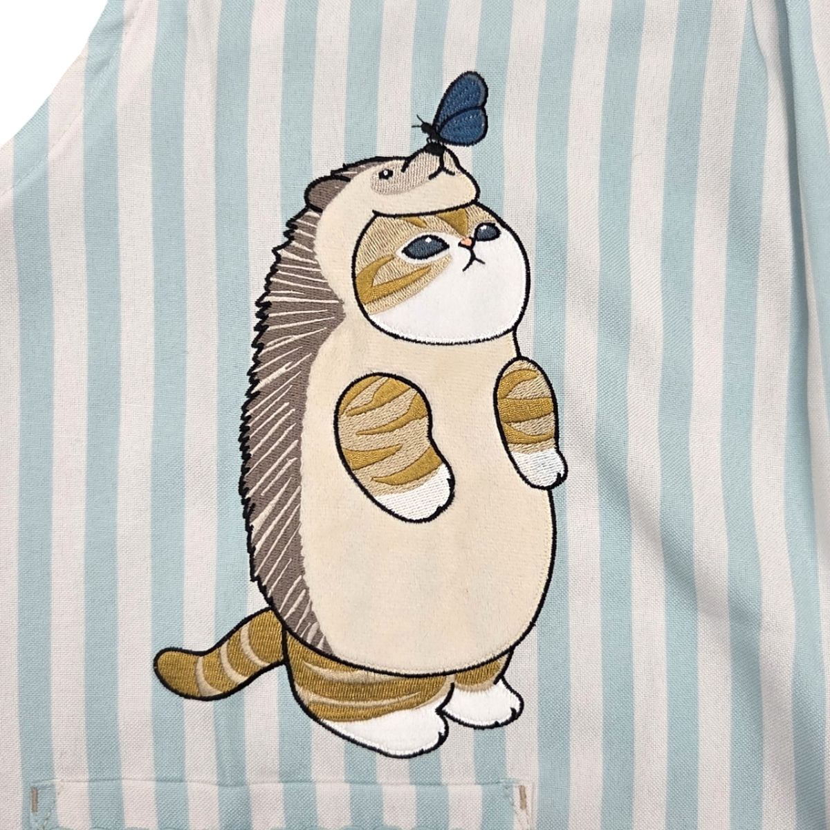 Delantal Mofusand: Gatito erizo y mariposa