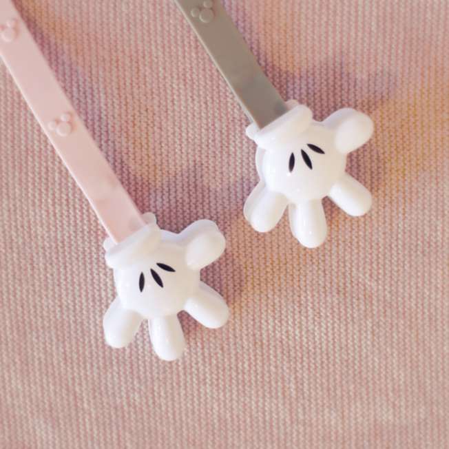 Sujetachupete y sujetajuguetes Mickey Mouse rosado y beige