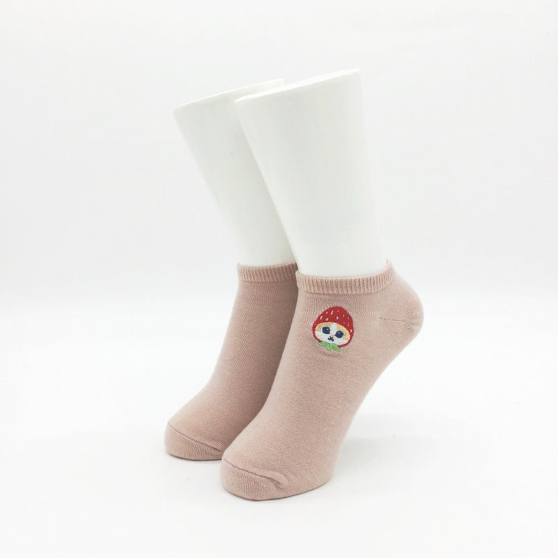 Mofusand Calcetines rosados con gatito bordado y frutilla