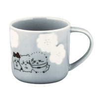 Taza con posavasos Chiikawa Flores felices azul