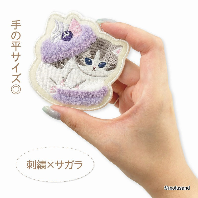 Pin bordado Mofusand pastel con diseño de macaron