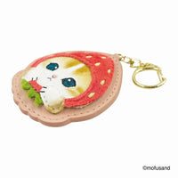 Llavero de parche afelpado Mofusand con gatito frutilla