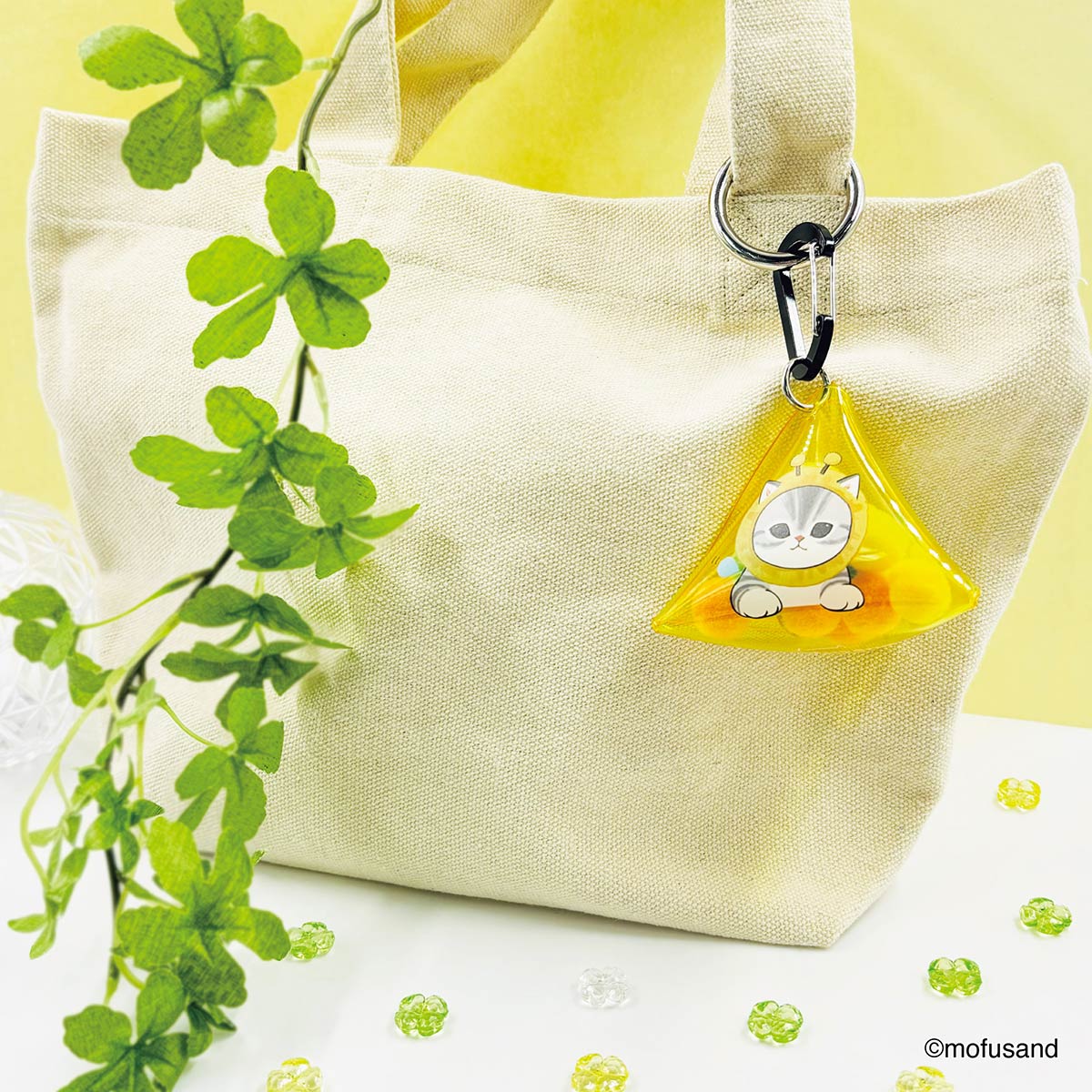 Estuche triangular transparente Mofusand, gatito abeja