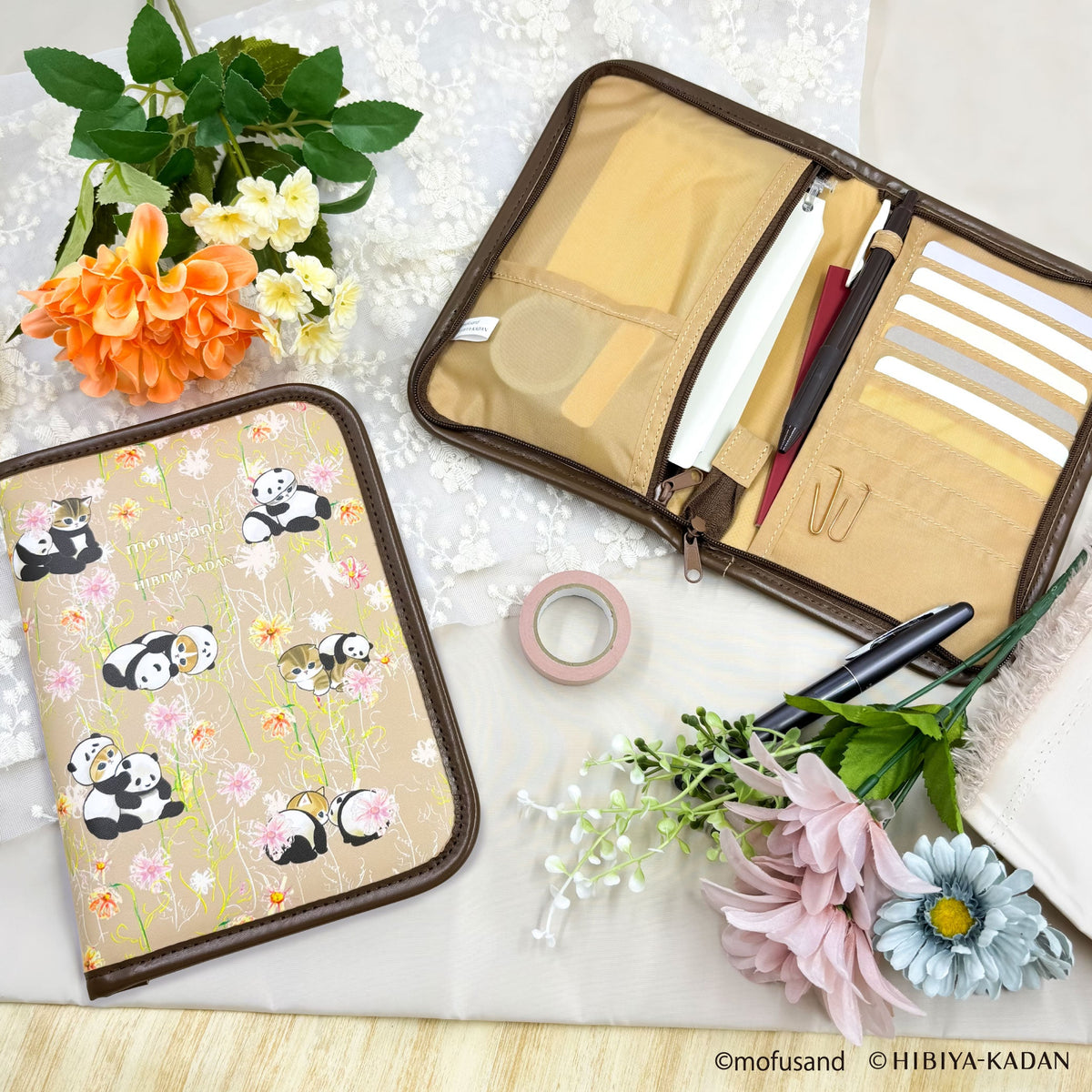 Estuche multiuso Mofusand con diseño floral