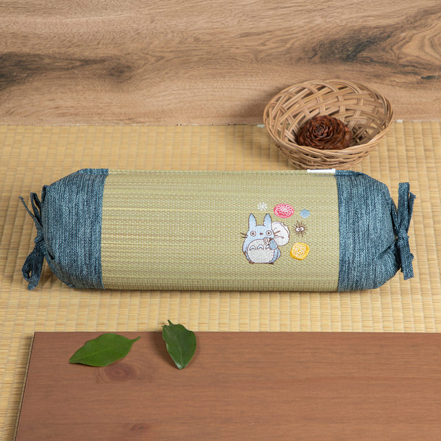 Almohada de junco tipo caramelo Totoro