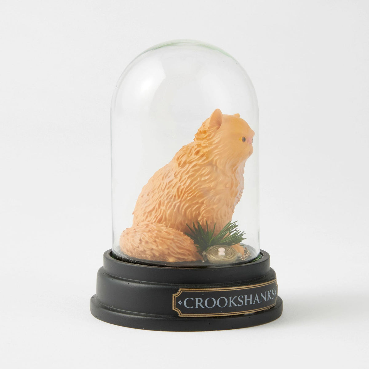 Figura de Crookshanks bajo domo de vidrio