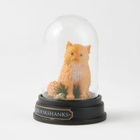 Figura de Crookshanks bajo domo de vidrio